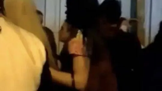 (Özel) İstanbul'da dehşet anları kamerada: Engelli genci bıçaklayıp parasını gasp ettiler