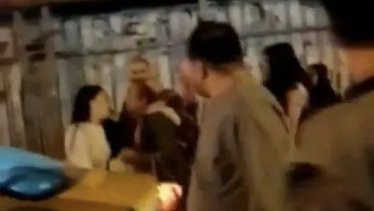 (Özel) İstanbul'da dehşet anları kamerada: Engelli genci bıçaklayıp parasını gasp ettiler