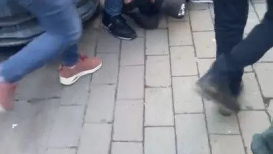 (ÖZEL) Kadını takip ettiği iddiasıyla yakınları tarafından darp edildi