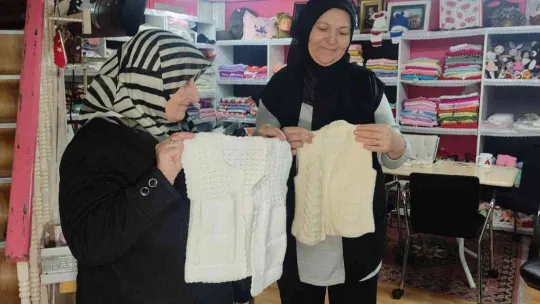 (Özel) Kadınlar evde yaptıkları ürünleri bu dükkana bırakıp gidiyor