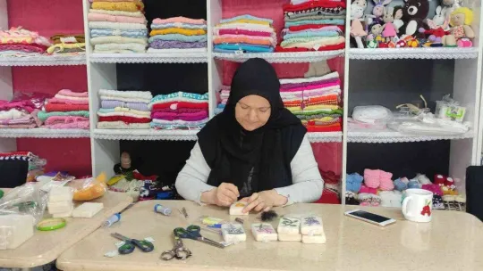 (Özel) Kadınlar evde yaptıkları ürünleri bu dükkana bırakıp gidiyor