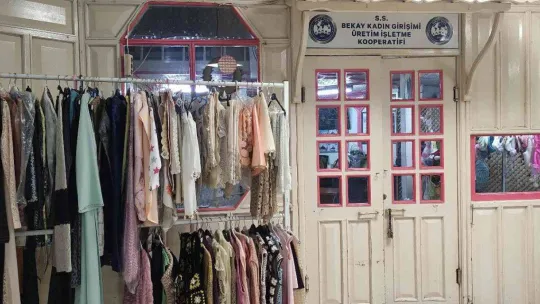 (Özel) Kadınlar evde yaptıkları ürünleri bu dükkana bırakıp gidiyor