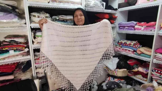 (Özel) Kadınlar evde yaptıkları ürünleri bu dükkana bırakıp gidiyor