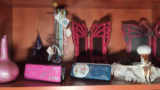 (Özel) Kadınlar evde yaptıkları ürünleri bu dükkana bırakıp gidiyor