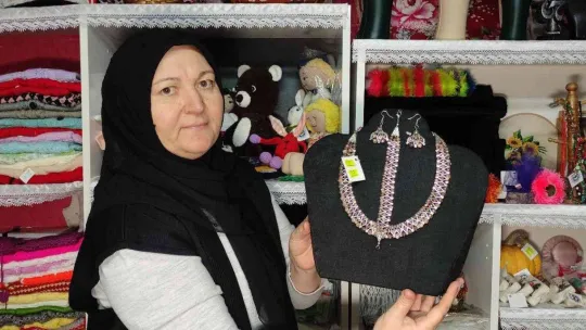 (Özel) Kadınlar evde yaptıkları ürünleri bu dükkana bırakıp gidiyor