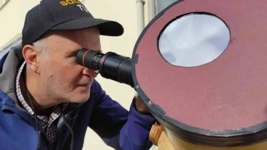 (Özel) Kendi yaptığı teleskopla güneş ve ayı yıl boyunca görüntülüyor