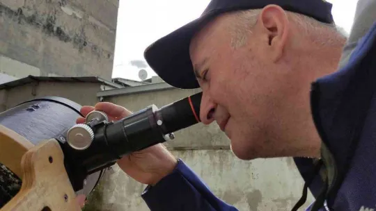 (Özel) Kendi yaptığı teleskopla güneş ve ayı yıl boyunca görüntülüyor