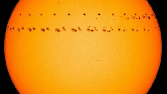 (Özel) Kendi yaptığı teleskopla güneş ve ayı yıl boyunca görüntülüyor