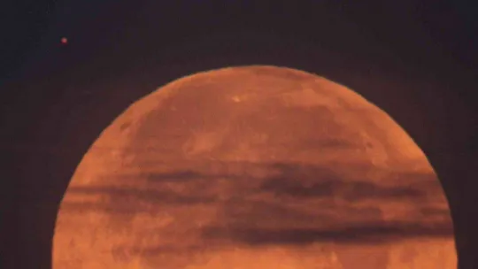 (Özel) Kendi yaptığı teleskopla güneş ve ayı yıl boyunca görüntülüyor