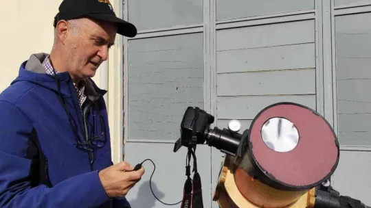 (Özel) Kendi yaptığı teleskopla güneş ve ayı yıl boyunca görüntülüyor