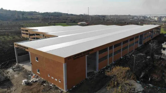 (ÖZEL) Lapseki çatısında elektrik üretilecek kapalı pazaryerine kavuşuyor