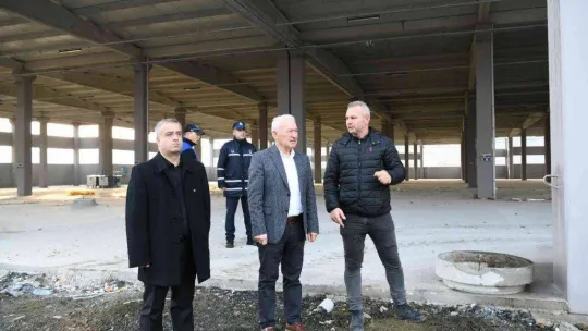 (ÖZEL) Lapseki çatısında elektrik üretilecek kapalı pazaryerine kavuşuyor