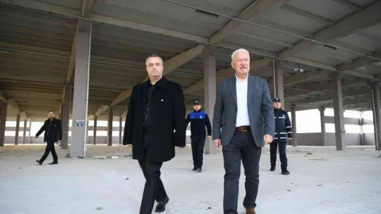 (ÖZEL) Lapseki çatısında elektrik üretilecek kapalı pazaryerine kavuşuyor