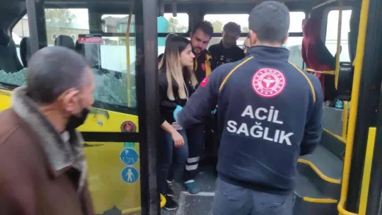 (Özel) Otobüs camı yüzünde patladı, oturduğu yerden kalkamadı