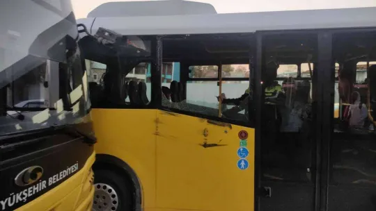 (Özel) Otobüs camı yüzünde patladı, oturduğu yerden kalkamadı