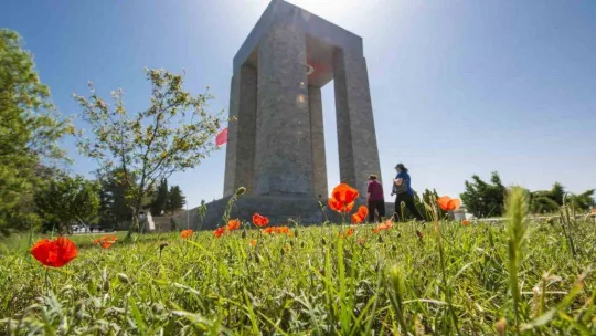 (Özel) Tarih Bölümü Öğretim Üyesi Dr. Mithat Atabay: 'Şehitler Abidesi milletin eseridir'