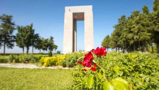 (Özel) Tarih Bölümü Öğretim Üyesi Dr. Mithat Atabay: 'Şehitler Abidesi milletin eseridir'