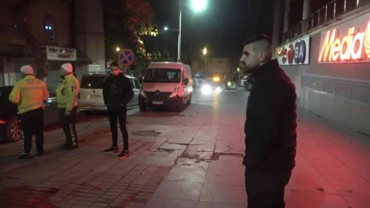 (Özel) Uygulama noktasından kaçtı çıkmaz sokakta yakalandı, ehliyetine el konuldu