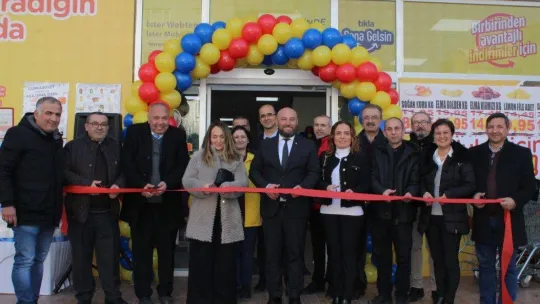 Özhan 51'inci mağazasını Cumhuriyet Mahallesine açtı