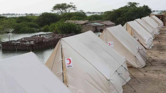 Pakistanlı selzedeler, Kızılay çadırlarına yerleşmeye başladı