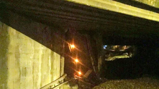 Pancar yüklü tır araca çarptı: 1 yaralı