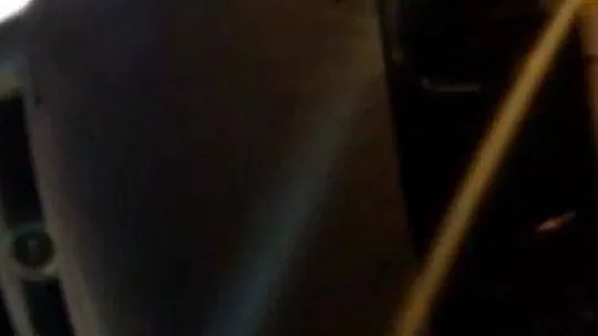 Park halindeki araca çarpan otomobil yan yattı, sürücü yara almadan kurtuldu