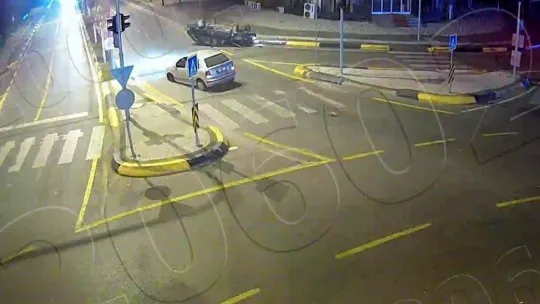 Park halindeki kamyona çarpıp kaçtı