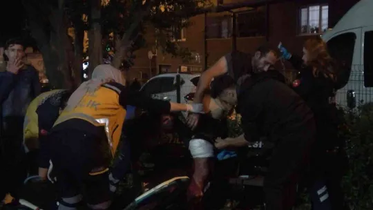 Parkta bıçaklı kavga: Baba ve 2 oğlu yaralandı