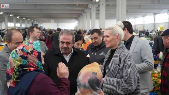 Pazar esnafı ve vatandaşları ziyaret etti
