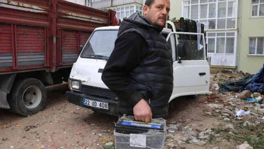 Pazarcı esnafının kamyonetlerinin akülerini tam 11 kez çaldılar