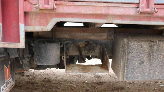 Pazarcı esnafının kamyonetlerinin akülerini tam 11 kez çaldılar