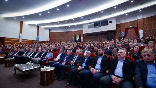 Pendik Belediye Başkanı Ahmet Cin, İBB'nin 432 konutu hak sahiplerine vermemesi üzerine konuştu: 'İBB, gecekondu sahiplerine dairelerini tahsis etmemekle bir suç işliyor, biz bunun peşindeyiz'