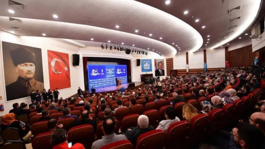 Pendik Belediye Başkanı Ahmet Cin, İBB'nin 432 konutu hak sahiplerine vermemesi üzerine konuştu: 'İBB, gecekondu sahiplerine dairelerini tahsis etmemekle bir suç işliyor, biz bunun peşindeyiz'