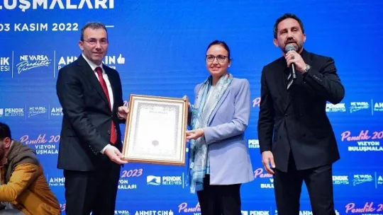 Pendik Belediye Başkanı Ahmet Cin, İBB'nin 432 konutu hak sahiplerine vermemesi üzerine konuştu: 'İBB, gecekondu sahiplerine dairelerini tahsis etmemekle bir suç işliyor, biz bunun peşindeyiz'