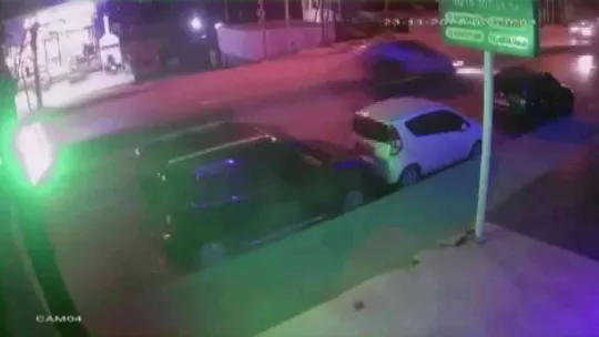 Pendik'te 1'i ağır 2 kişinin yaralandığı kaza kamerada