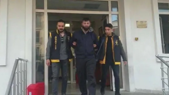 Pendik'te 1 kişinin hayatını kaybettiği bıçaklı kavgada yakalanan 3 şüpheli adliyeye sevk edildi