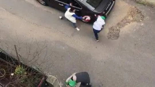 Pendik'te bıçaklı sopalı kavgada ortalık savaş alanına döndü