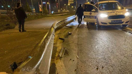 Pendik'te ehliyetsiz sürücü önce ticari taksiye ardından bariyerlere çarptı: 1 yaralı