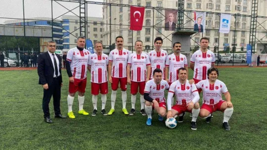 Pendik'te Engelliler Günü'ne özel dostluk maçı: Hakim ve savcılar sahaya çıktı