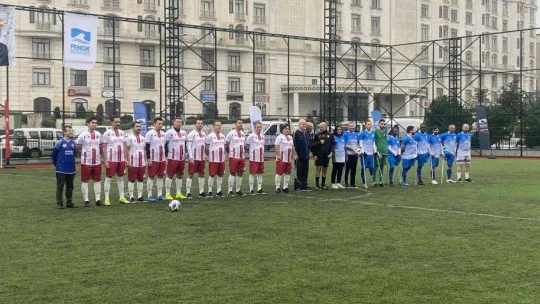 Pendik'te Engelliler Günü'ne özel dostluk maçı: Hakim ve savcılar sahaya çıktı