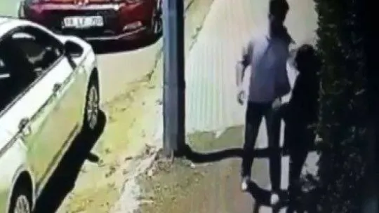 Pendik'te genç kıza sokak ortasında şiddet kamerada