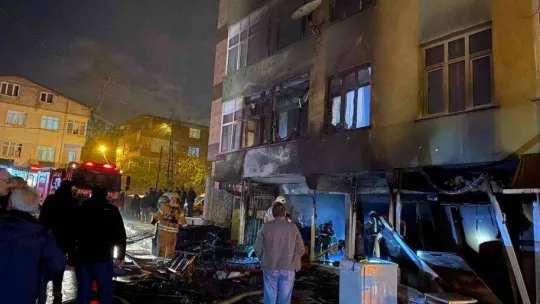 Pendik'te işyeri yangını: Vatandaşlar tahliye edildi