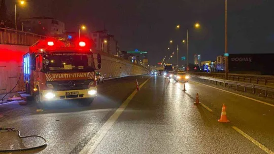 Pendik'te kontrolden çıkıp takla atan otomobil yandı: 4 yaralı