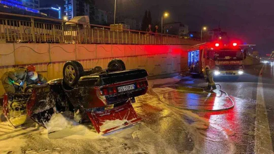 Pendik'te kontrolden çıkıp takla atan otomobil yandı: 4 yaralı