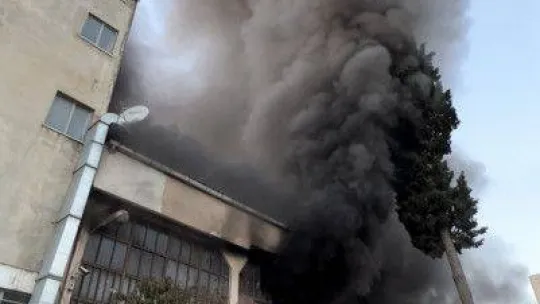 Pendik'te krom kaplama imalathanesinde korkutan yangın