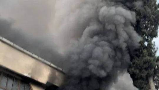 Pendik'te krom kaplama imalathanesinde korkutan yangın