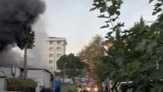 Pendik'te krom kaplama imalathanesinde korkutan yangın