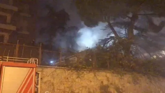 Pendik'te metruk binada çıkan yangın çevrede endişe yarattı