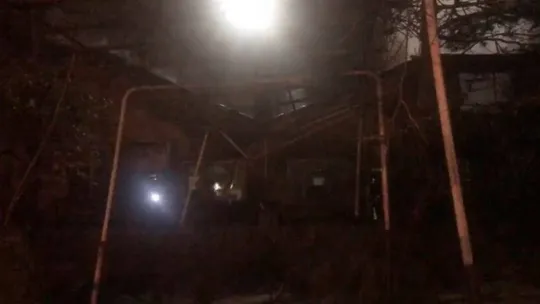 Pendik'te metruk binada çıkan yangın çevrede endişe yarattı