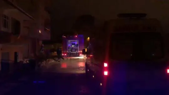 Pendik'te metruk binada korkutan yangın